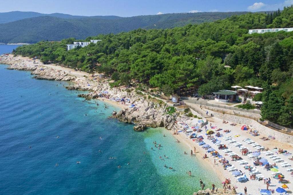 Apartment Noemi With A Direct Beach View Rabac Exterior foto