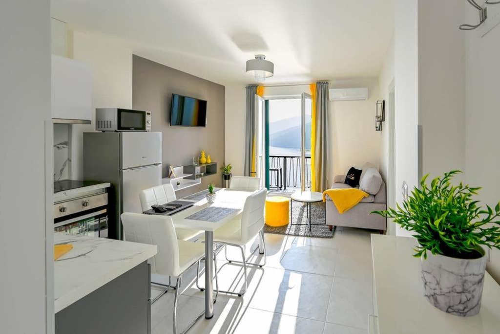 Apartment Noemi With A Direct Beach View Rabac Exterior foto